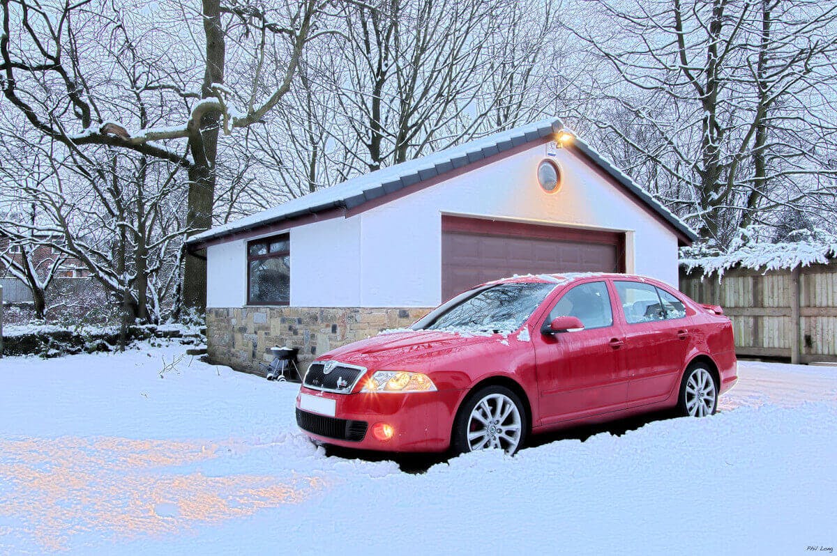 Auto na sněhu